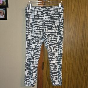 Under Armour Black and White Tie-Dye Leggings